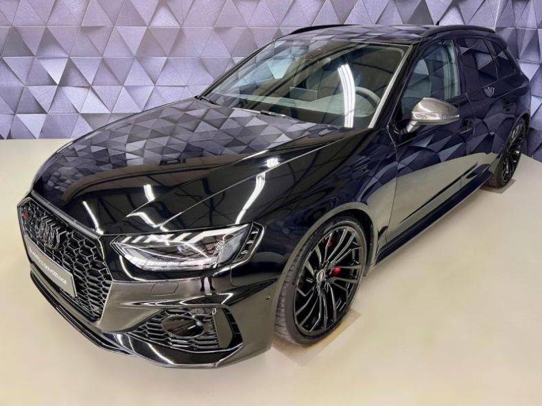 Audi RS 4 - hlavní foto