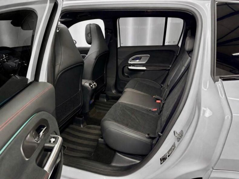 Mercedes GLB - hlavní fotka