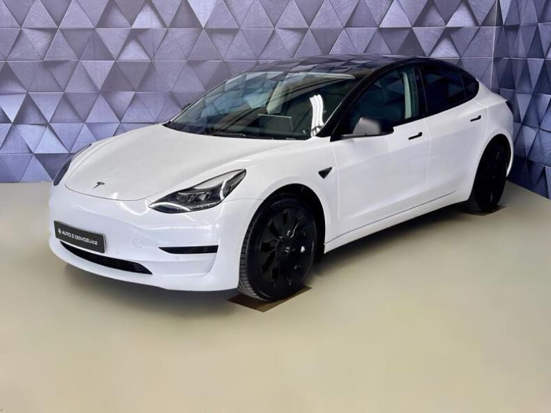 Tesla Model 3 - hlavní foto