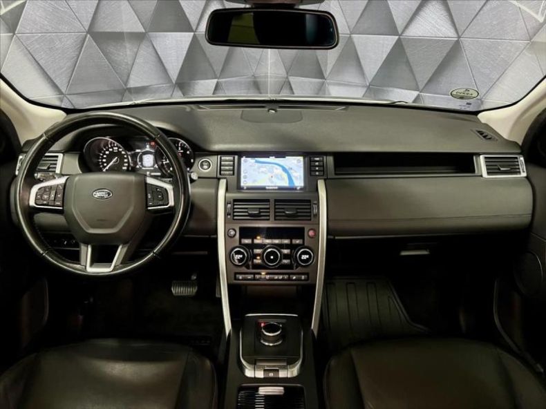 Land Rover Discovery - hlavní fotka