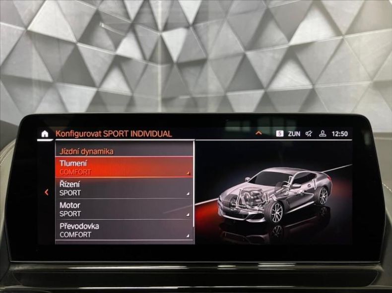 BMW M8 - hlavní fotka