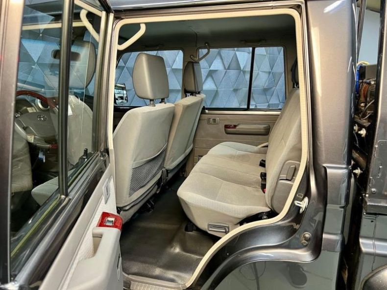 Toyota Land Cruiser - hlavní fotka