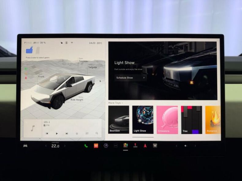 Tesla Model X - hlavní fotka