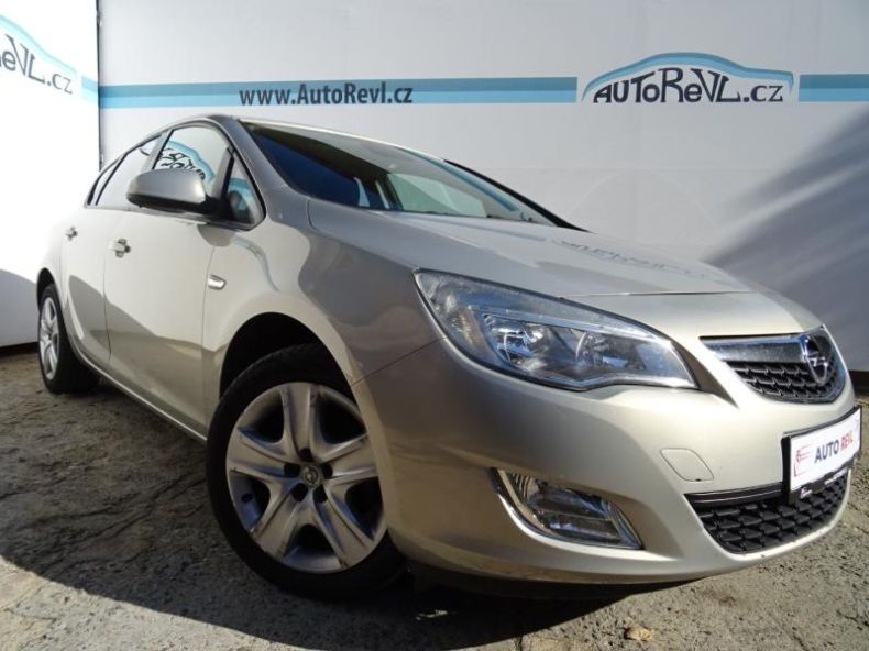 Opel Astra - hlavní foto