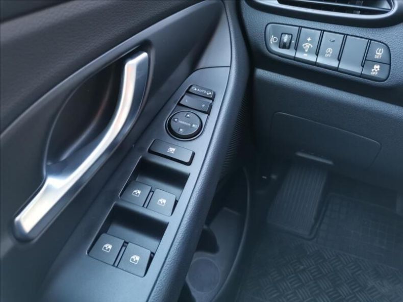 Hyundai i30 - hlavní fotka