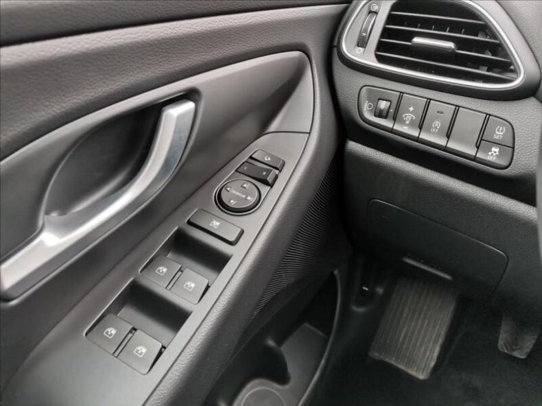 Hyundai i30 - hlavní fotka