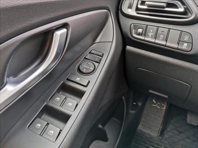 Hyundai i30 - hlavní fotka