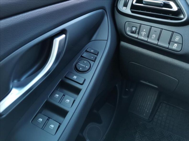 Hyundai i30 - hlavní fotka