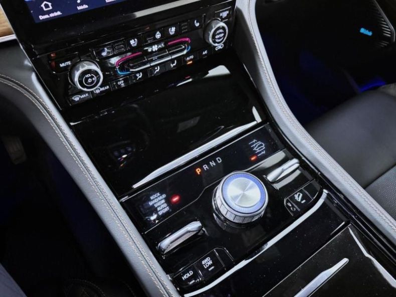 Jeep Grand Cherokee - hlavní fotka