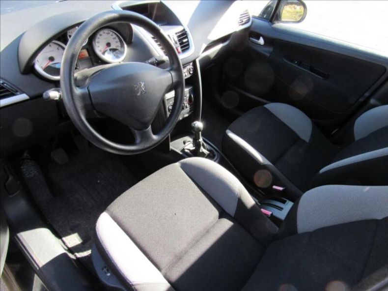 Peugeot 207 - hlavní fotka
