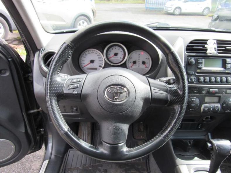 Toyota RAV 4 - hlavní fotka