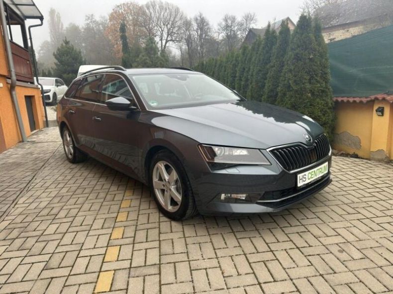 Škoda Superb - hlavní foto
