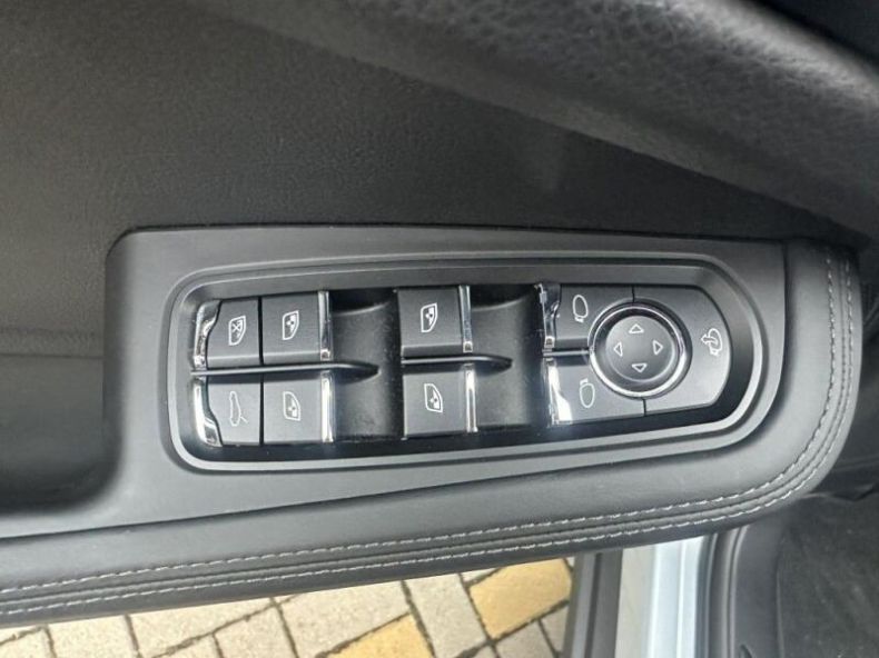 Porsche Macan - hlavní fotka