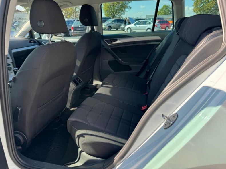 Volkswagen Golf - hlavní fotka