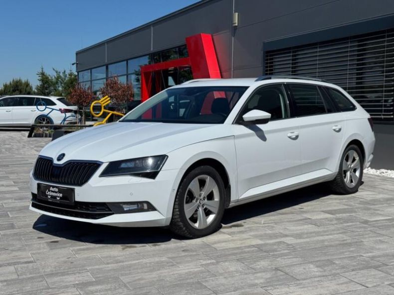 Škoda Superb - hlavní foto