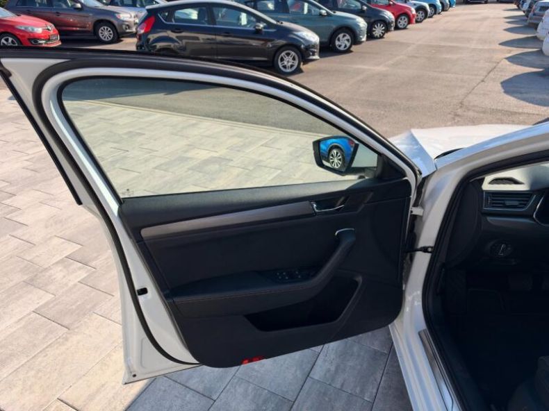 Škoda Superb - hlavní fotka