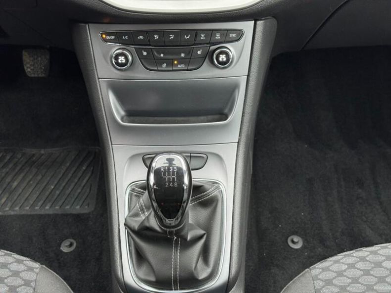 Opel Astra - hlavní fotka