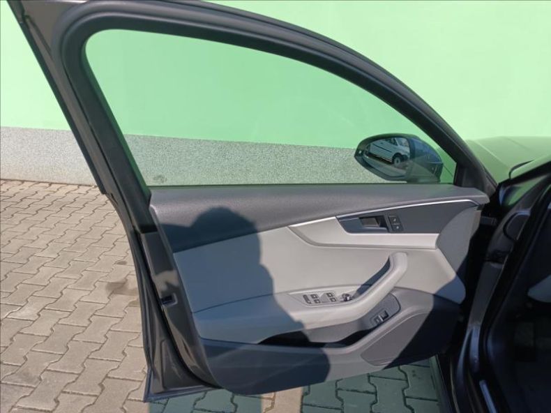 Audi A4 - hlavní fotka
