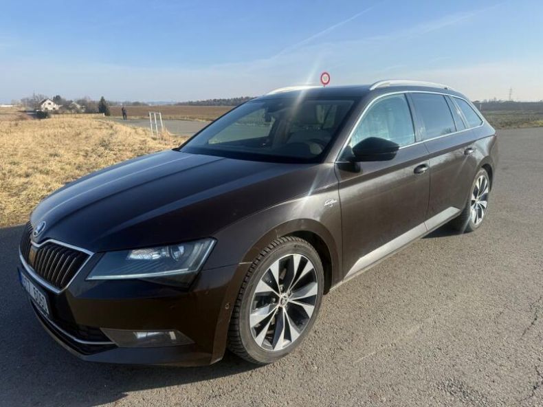 Škoda Superb - hlavní foto
