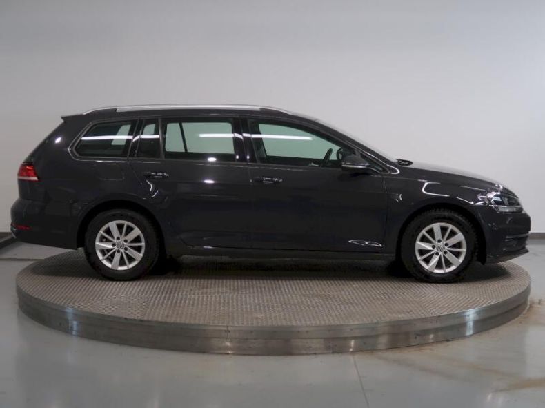 Volkswagen Golf - hlavní fotka