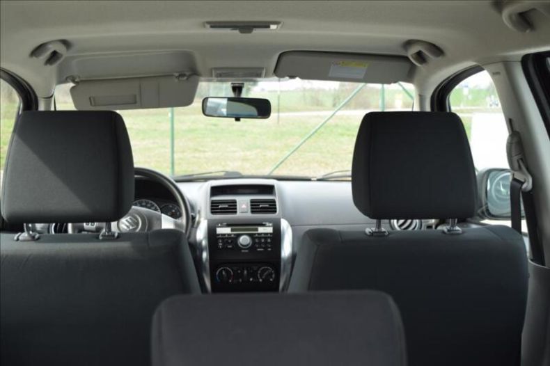 Suzuki SX4 - hlavní fotka