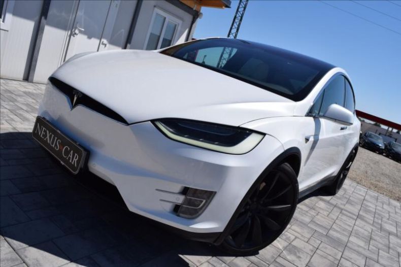 Tesla Model X - hlavní foto