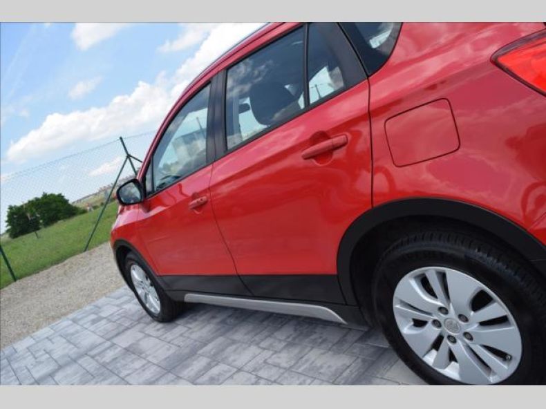 Suzuki SX4 - hlavní fotka