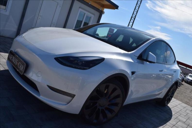 Tesla Model Y - hlavní foto