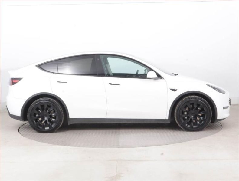 Tesla Model Y - hlavní fotka