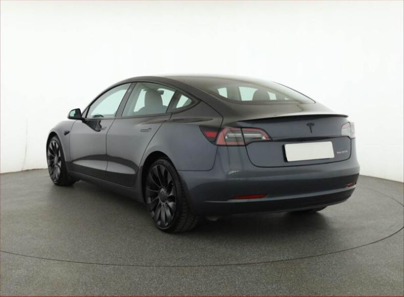 Tesla Model 3 - hlavní fotka