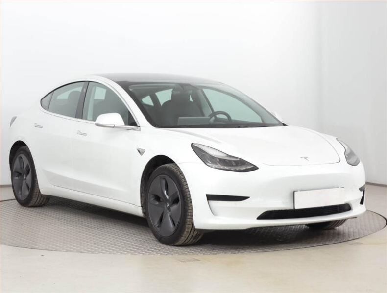 Tesla Model 3 - hlavní fotka inzerátu