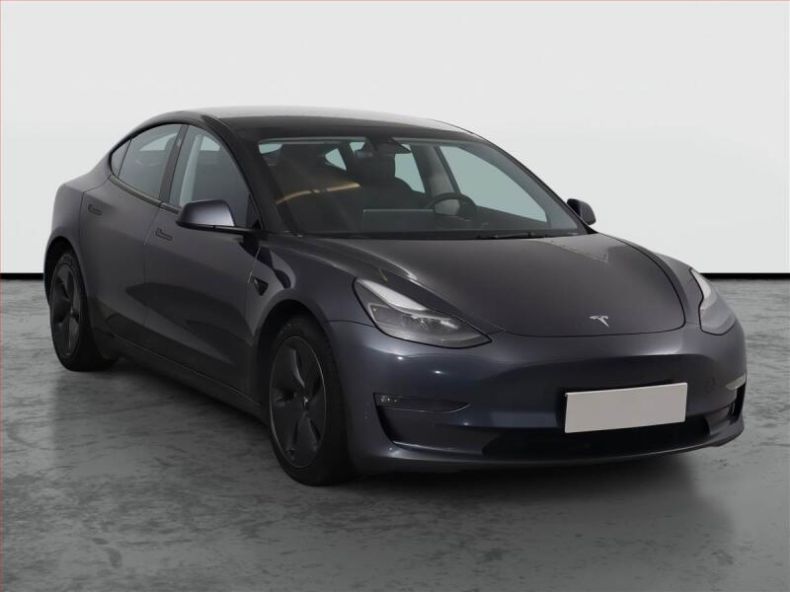 Tesla Model 3 - hlavní foto