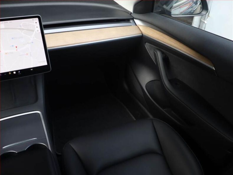 Tesla Model 3 - hlavní fotka