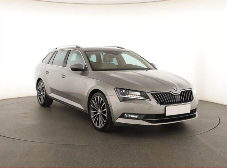 Škoda Superb - hlavní foto