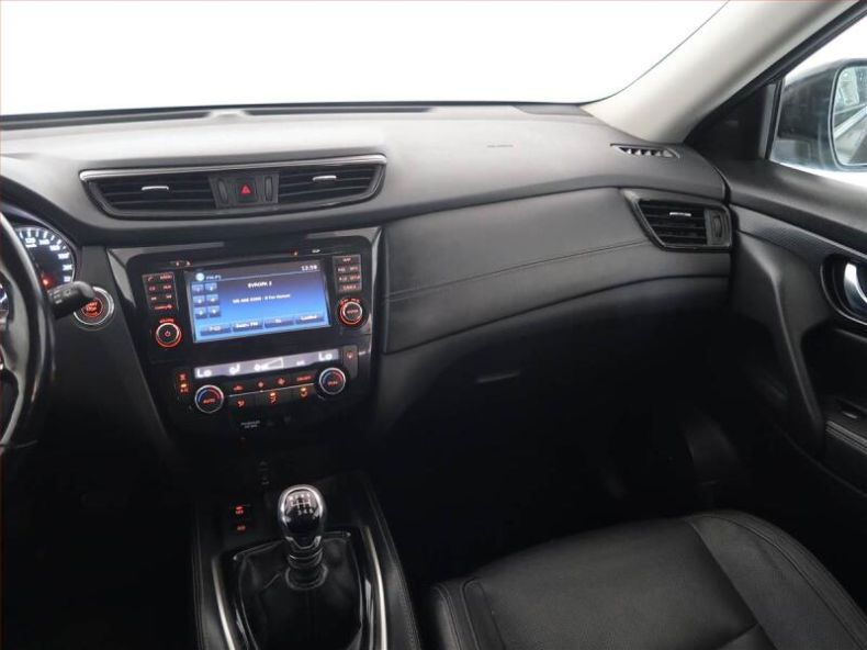 Nissan X-Trail - hlavní fotka