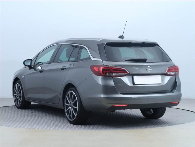 Opel Astra - hlavní fotka