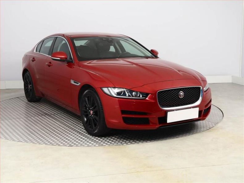 Jaguar XE - hlavní fotka inzerátu