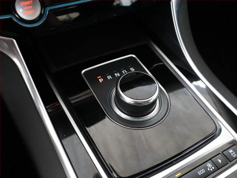 Jaguar XE - hlavní fotka