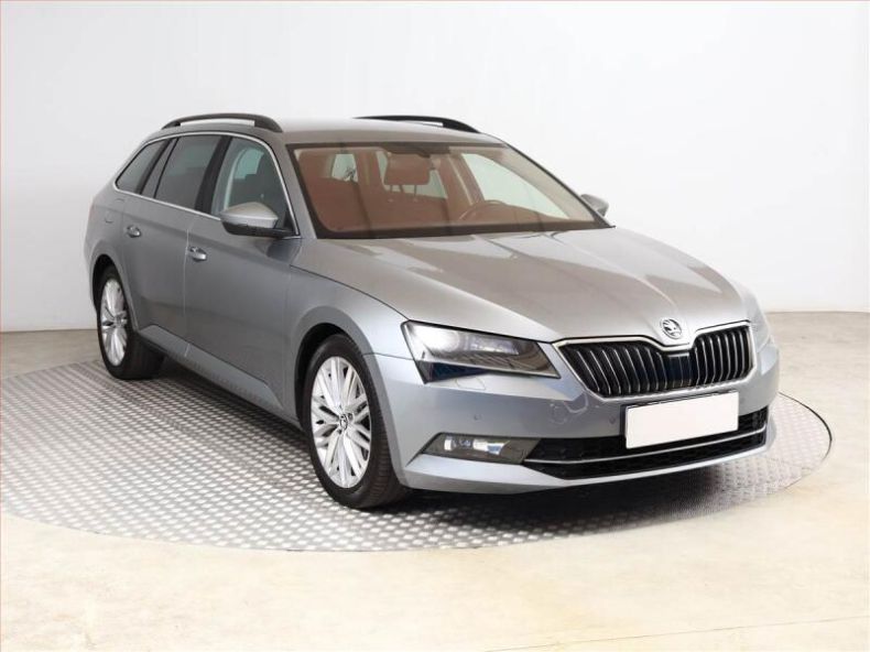 Škoda Superb - hlavní foto