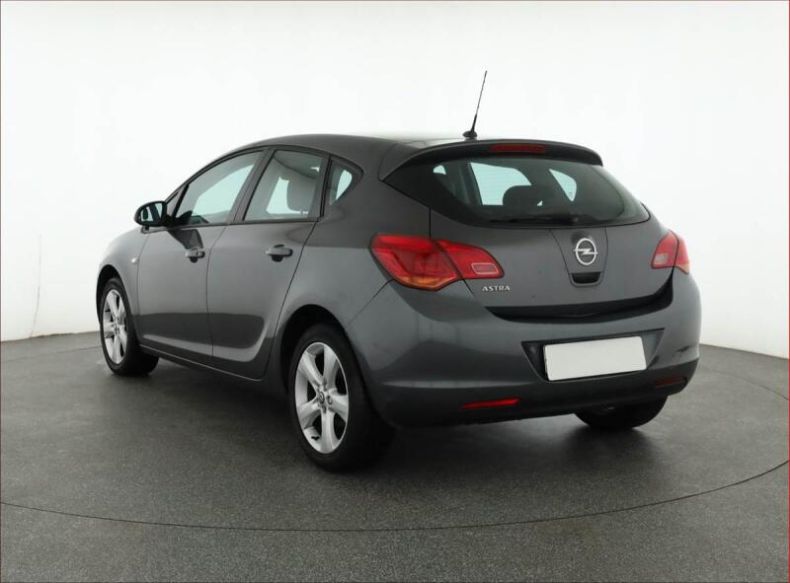 Opel Astra - hlavní fotka