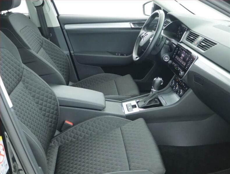 Škoda Superb - hlavní fotka