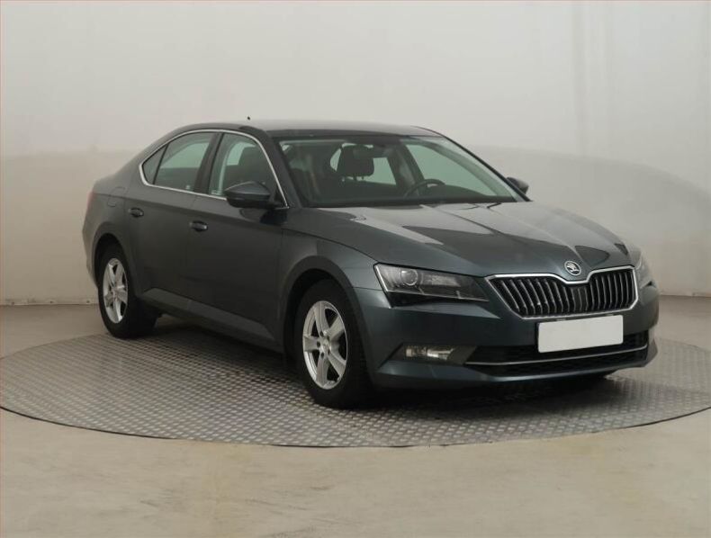 Škoda Superb - hlavní foto