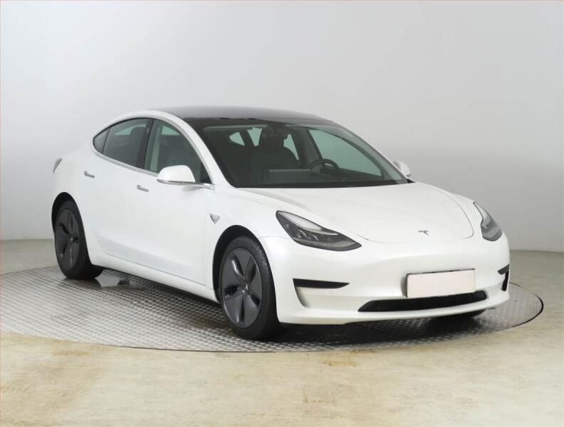 Tesla Model 3 - hlavní fotka inzerátu