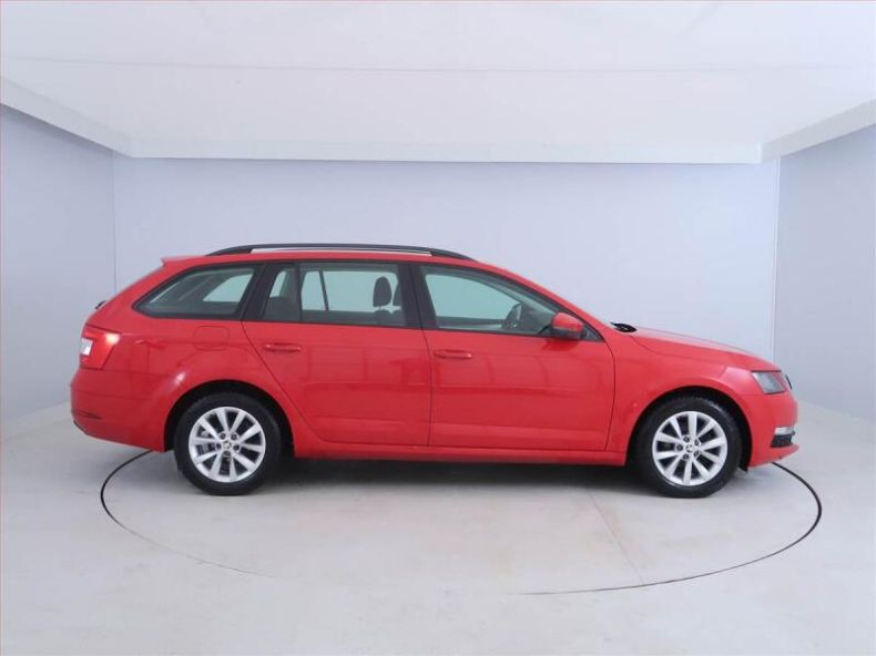 Škoda Octavia - hlavní fotka