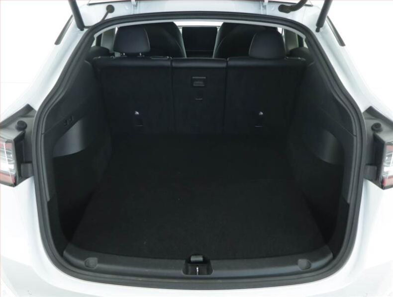 Tesla Model Y - hlavní fotka