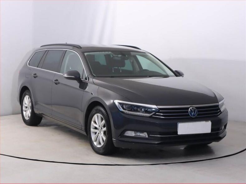 Volkswagen Passat - hlavní foto