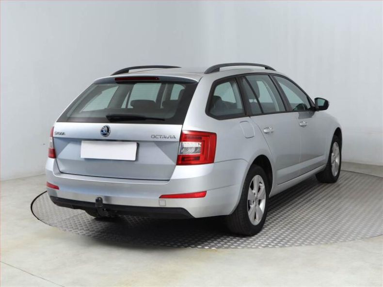Škoda Octavia - hlavní fotka