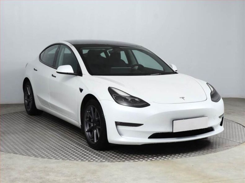 Tesla Model 3 - hlavní fotka inzerátu