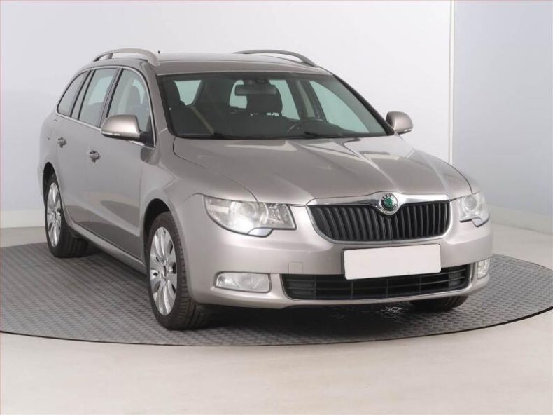 Škoda Superb - hlavní foto