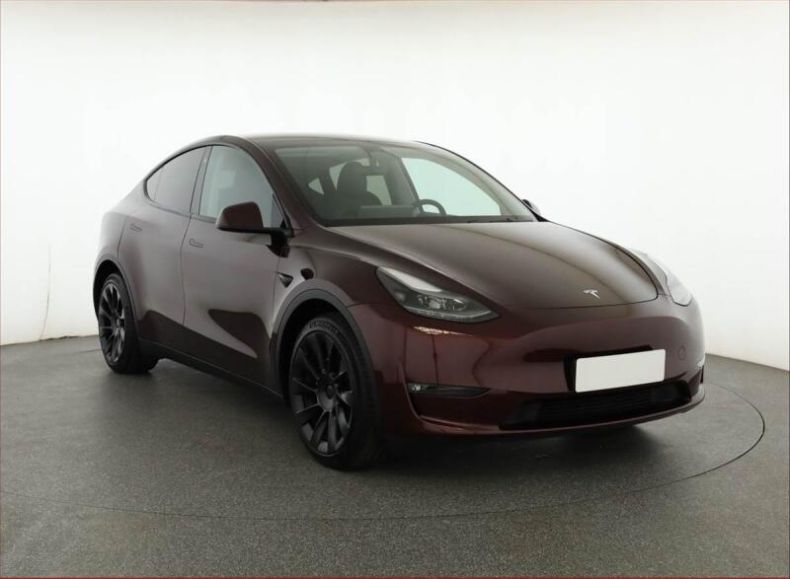 Tesla Model Y - hlavní foto